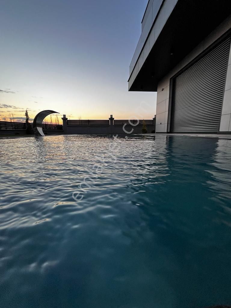 B.çekmece Celaliye E-5 ‘e Yakın 7+1 Müstakil Lüks Villa - Görsel 24