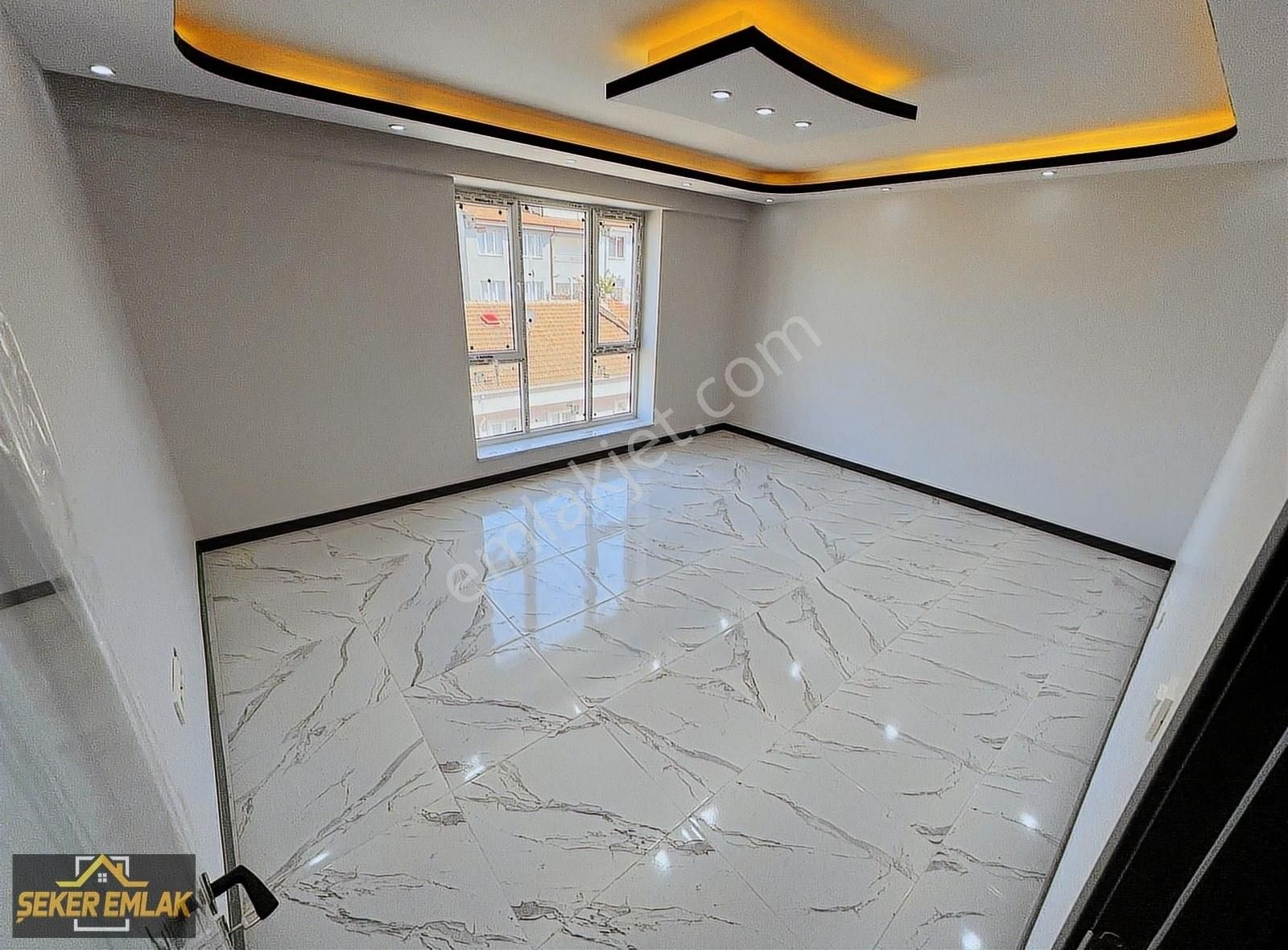 Şeker Emlaktan Emek Mah.dilek Cad. Yakını 100 M² 2+1 Lüx Daire