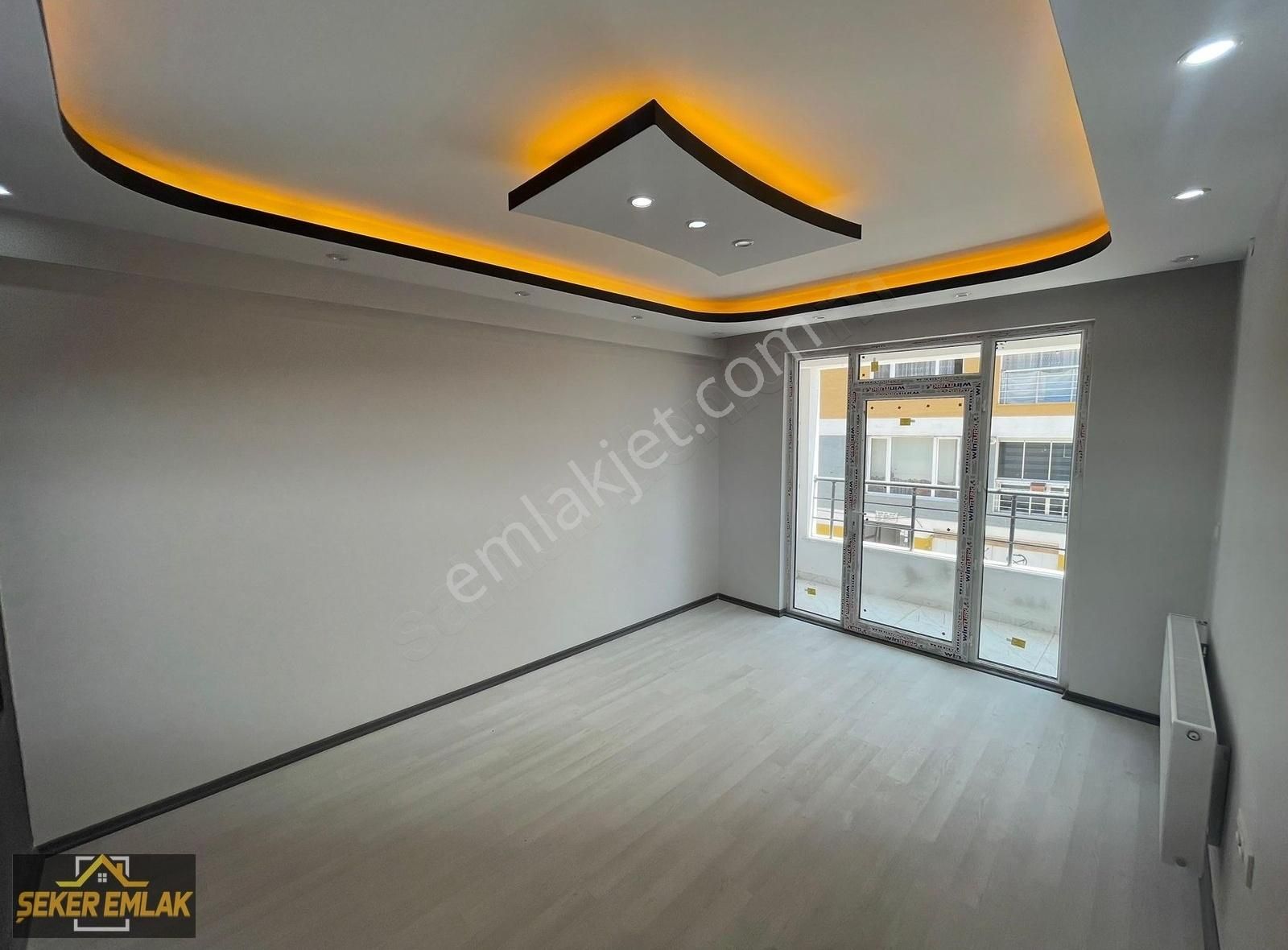 Şeker Emlaktan Emek Mah.tarih Blv. Yakını 100 M² 2+1 Lüx Daire