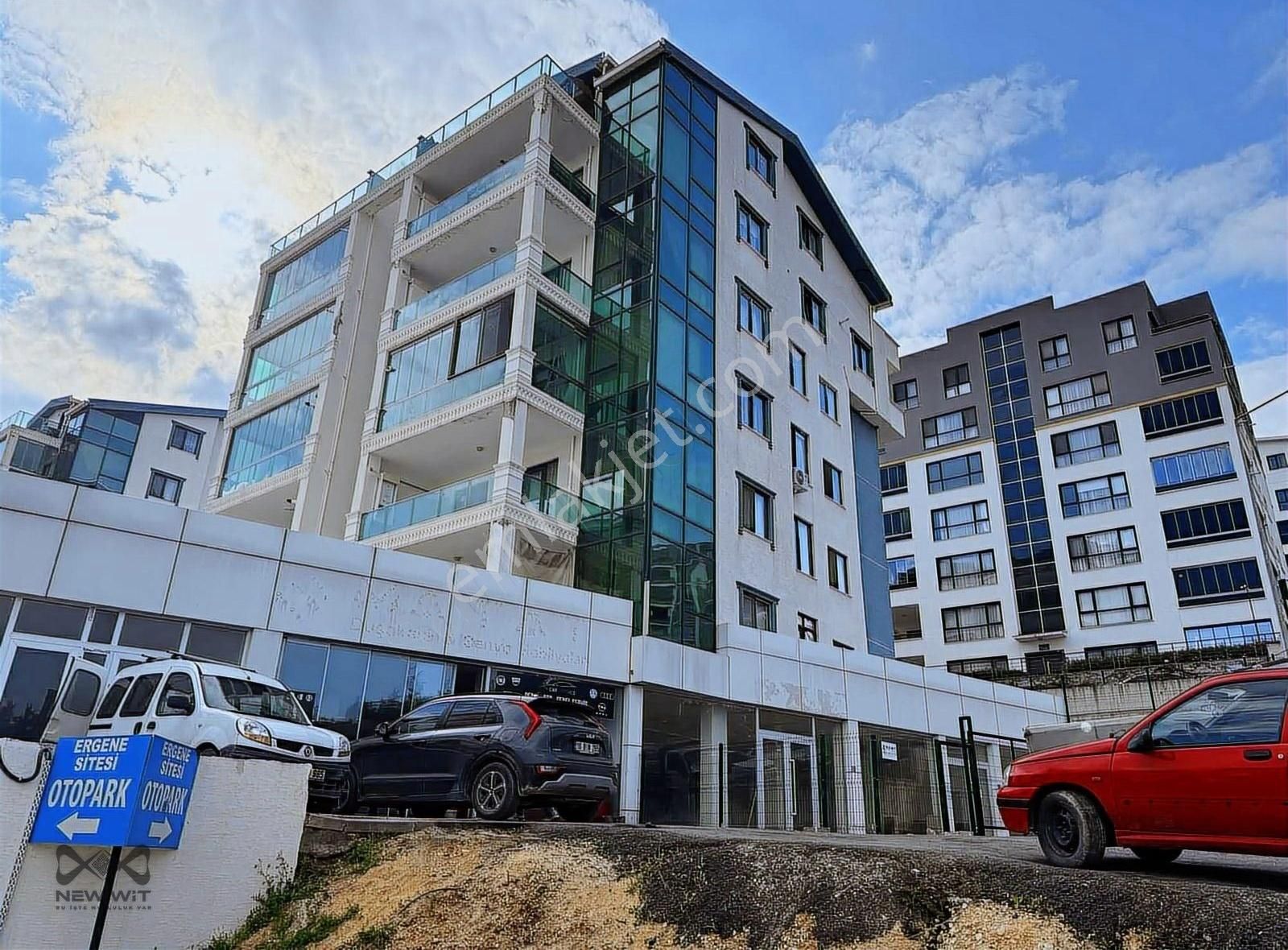 New/wit;önü Açık Ana Yola Ulaşmı Kolay 16m Cepheli 240m2 Dükkan