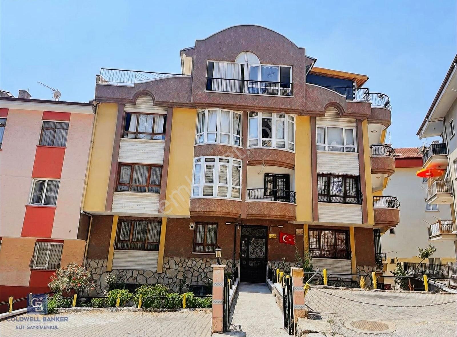 Bursa Caddesinde 3+1 Ön Cephe Kiralık Daire