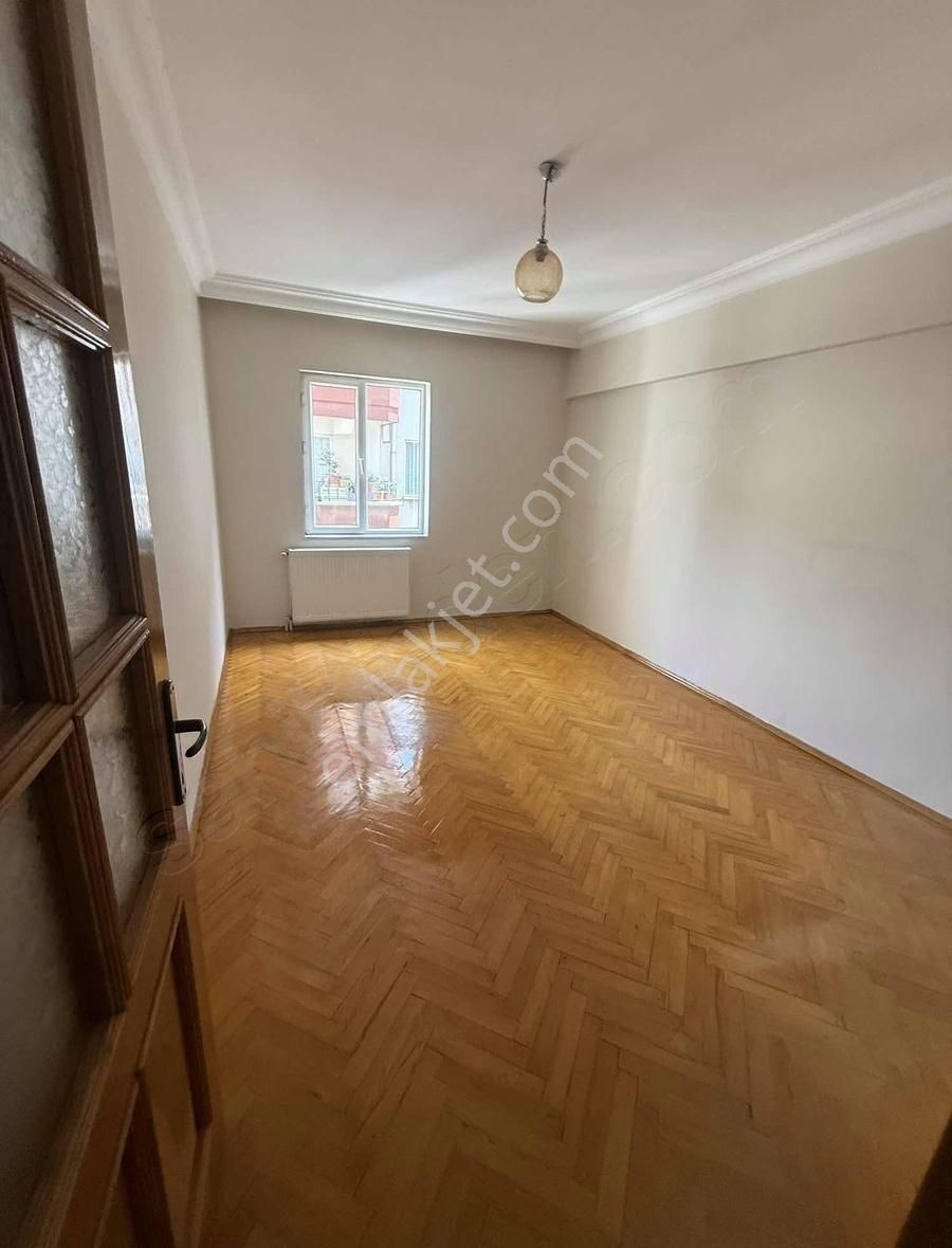 Bahcelievler Mahallesin'de Kiralık 3+1 Daire