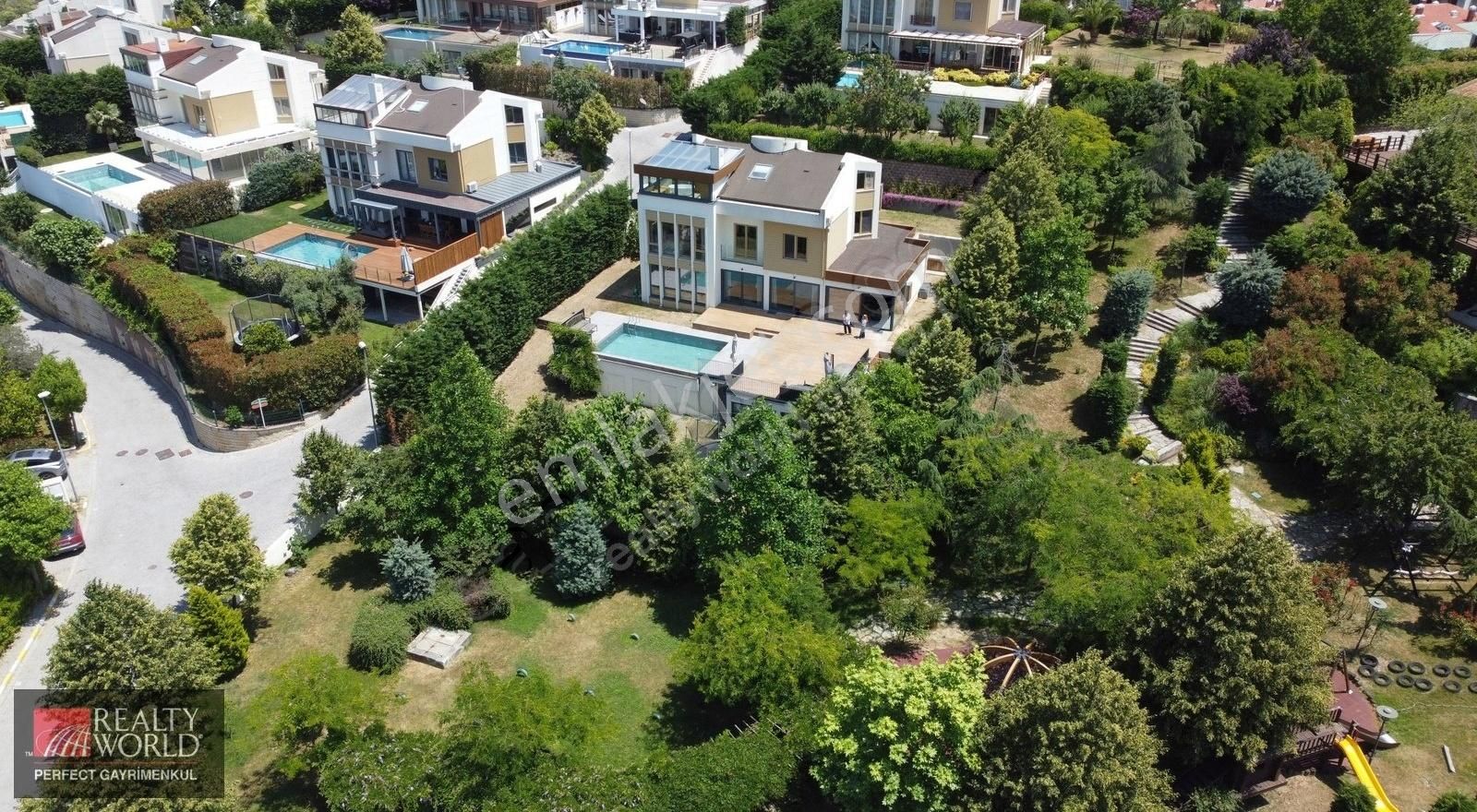 Sitenin En Fark Yaratan Lüks Eşyalı Müstakil Villası Kiralık!!!