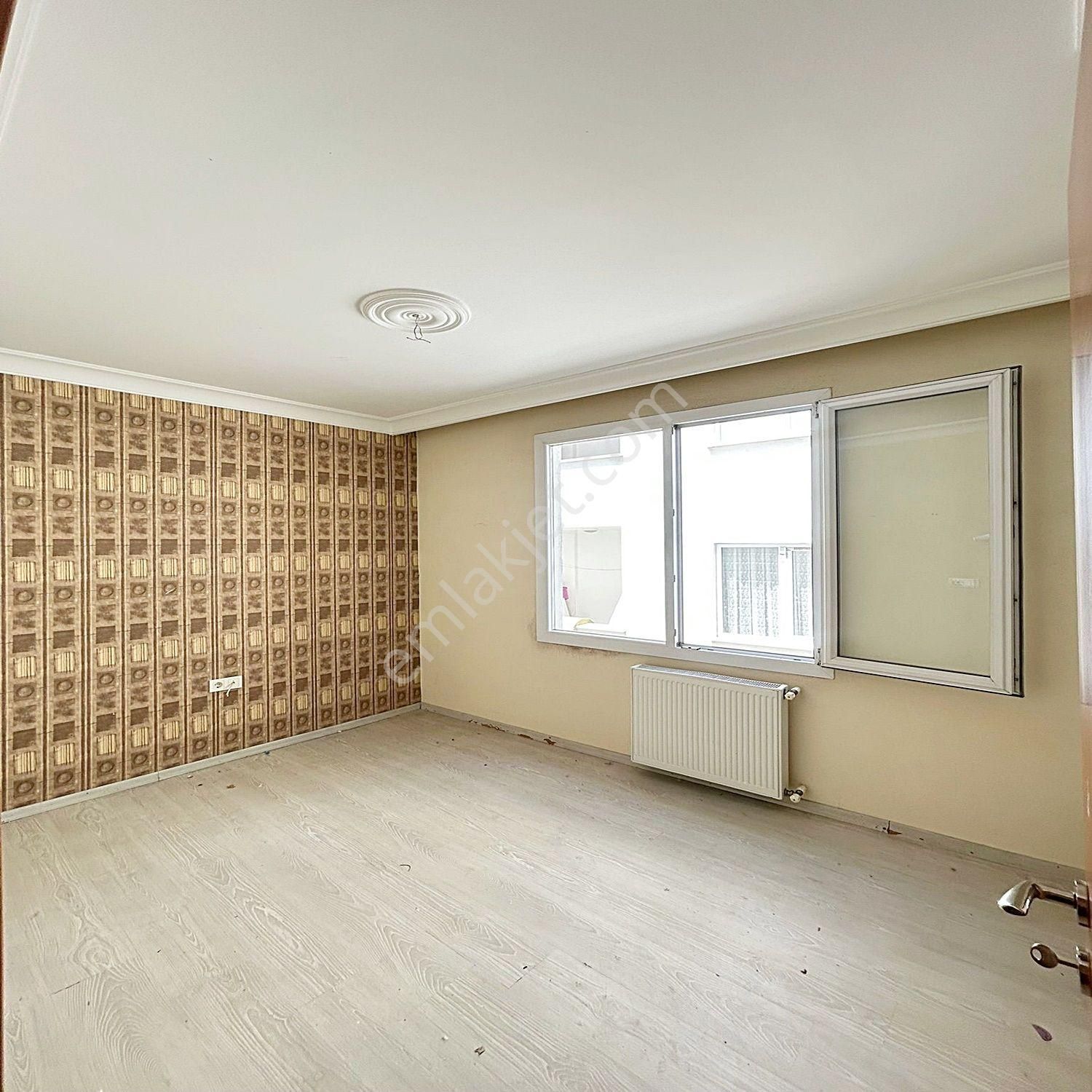 Sima Yapı'dan Aile Binasında Balkonlu 2+1 Kiralık Daire
