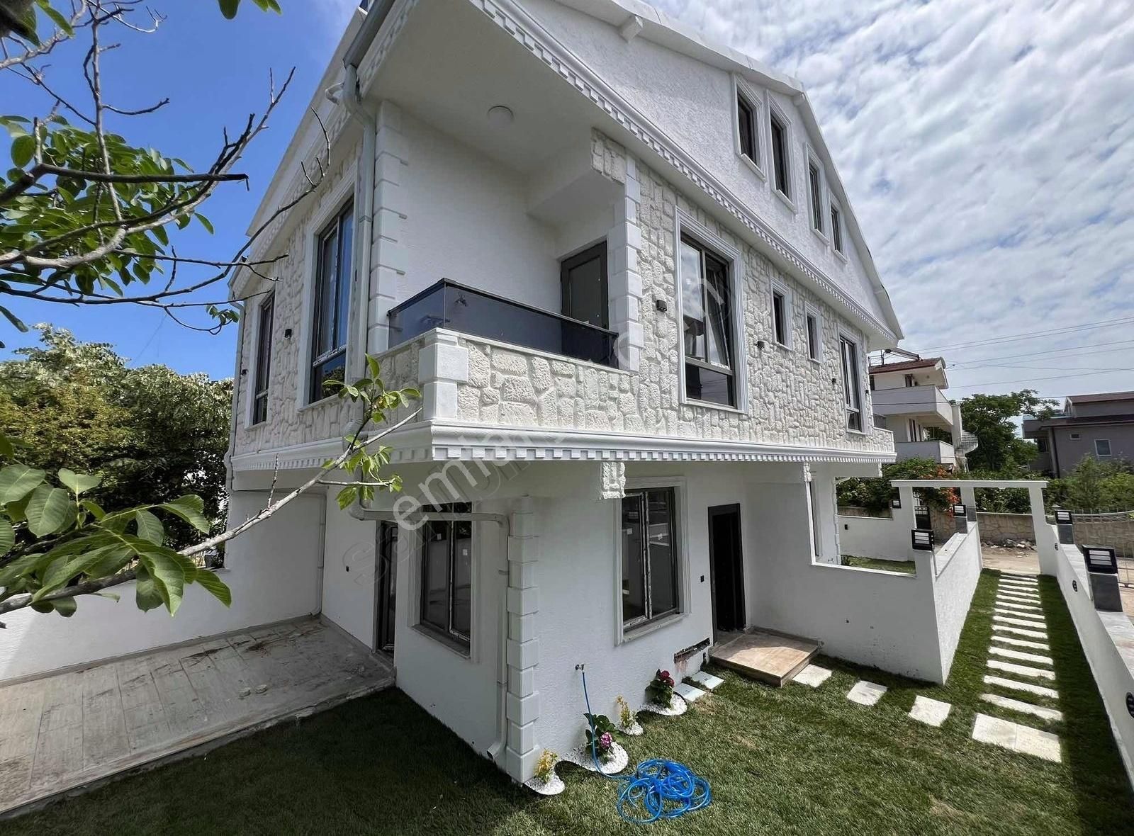 Denize50m Alaçtı Konsept Özel Tasarım Geniş Oturumlu Lüks Villa!