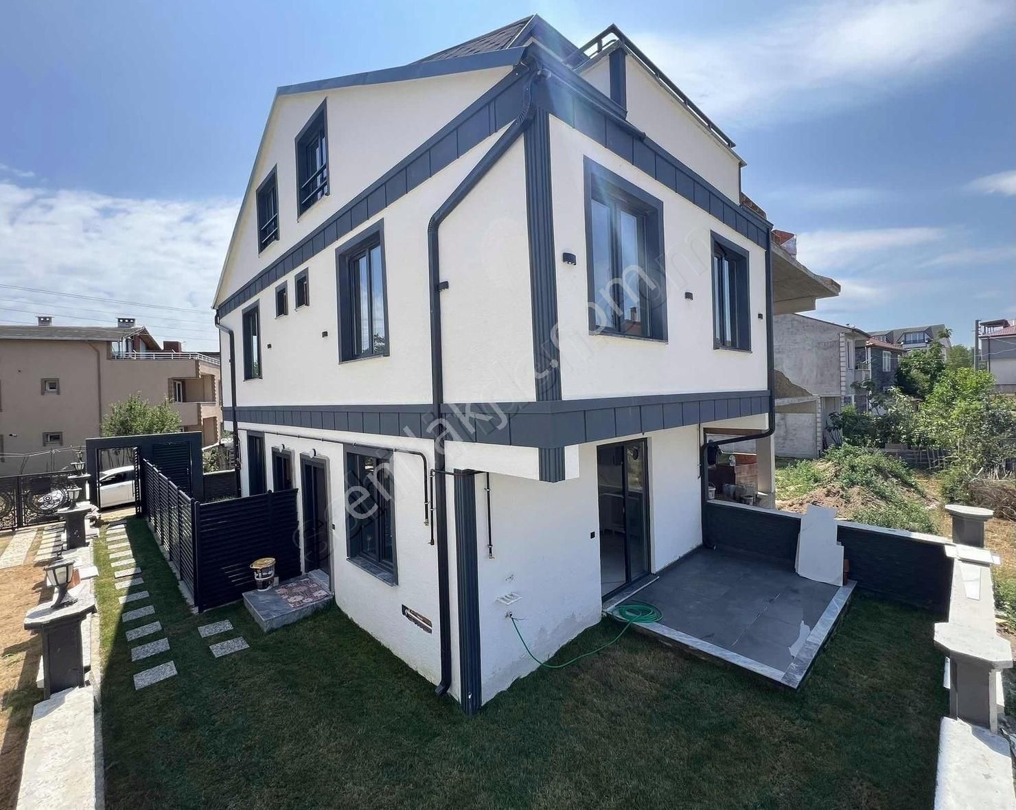 Müstakil Fiyat Performanslı Geniş Premium 3+1 Villa !!