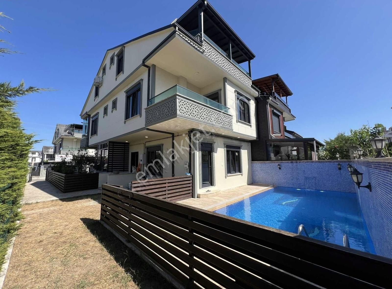 Müstakil Havuzlu Denize50m Taşmalı Havuz Sistemli Lüks 4+1 Villa