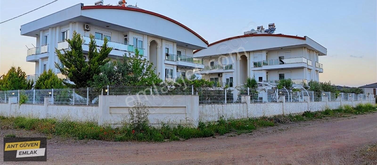 Altınkale'de 2 Bloklu Site İçerisinde Havuzlu 2+1 Daire