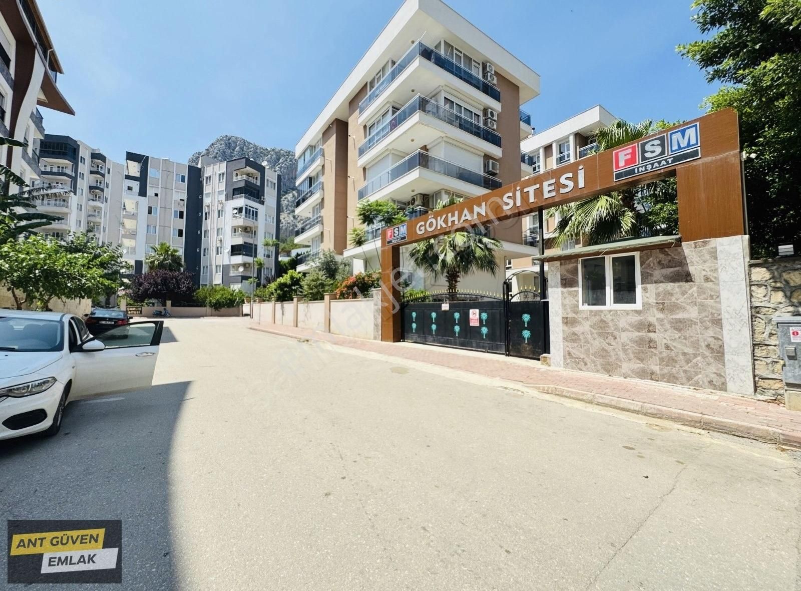 Havuzlu Lüx Sitede Çift Cam Balkonlu 2+1 Asansörlü Arakat Daire