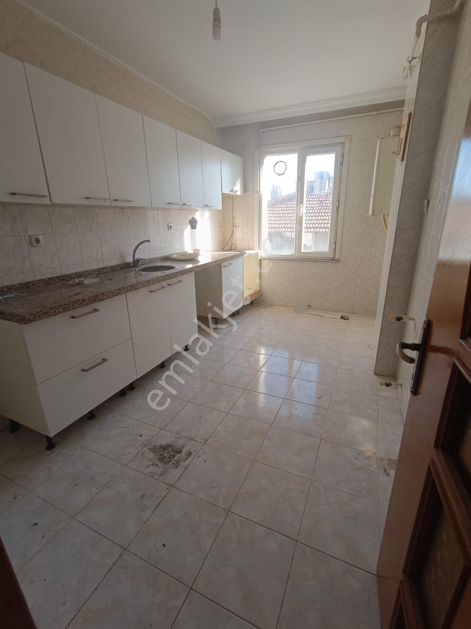 Avcılar Mustafa Kemal Paşa Mahallesi Boyası Yapılmış Masrafsız Geniş Mt² 2+1 Kiralık Daire