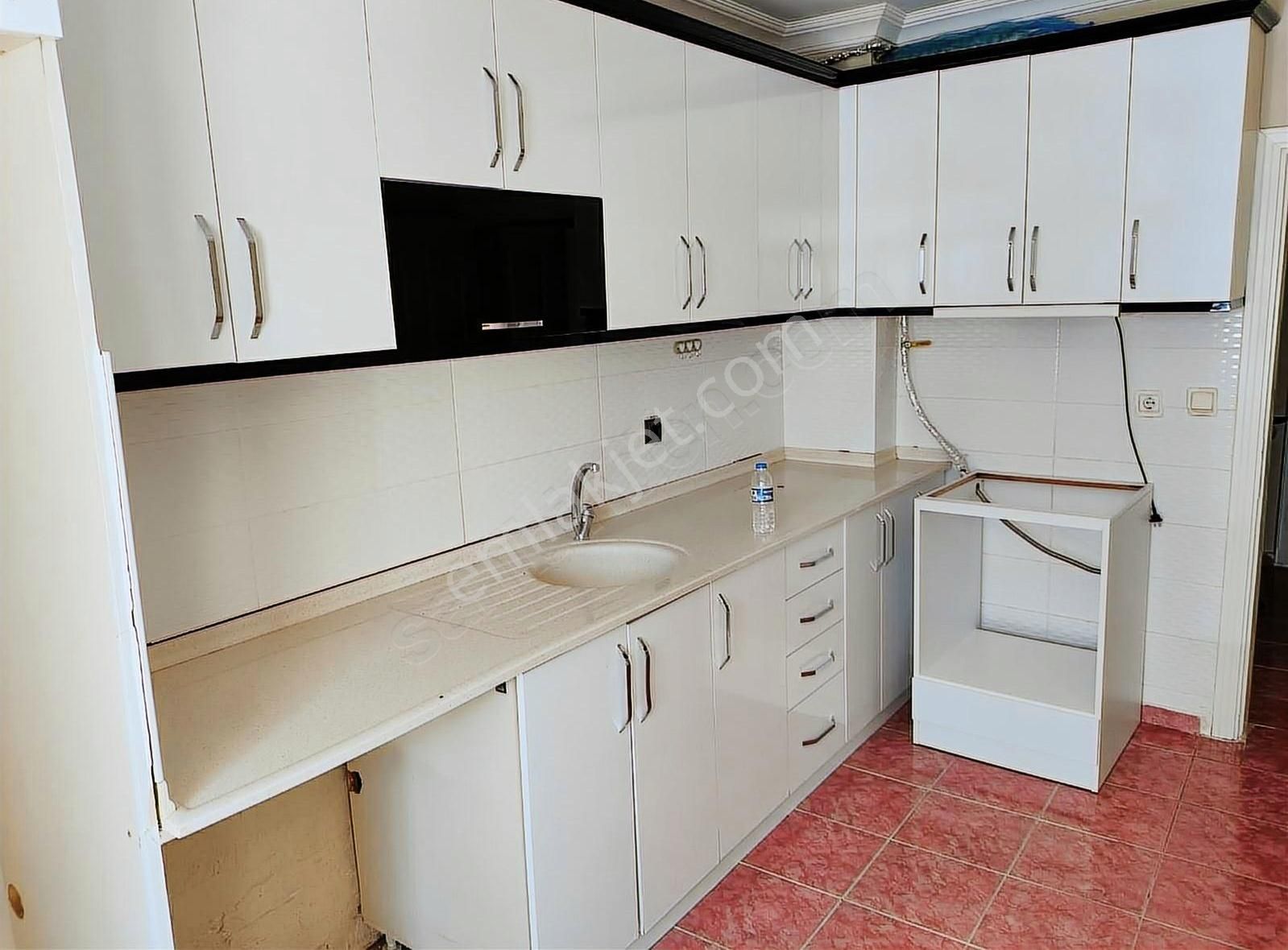 **yenimahalle Tramvaya-denize Yakın 3+1 Fırsat Kiralık Daire**