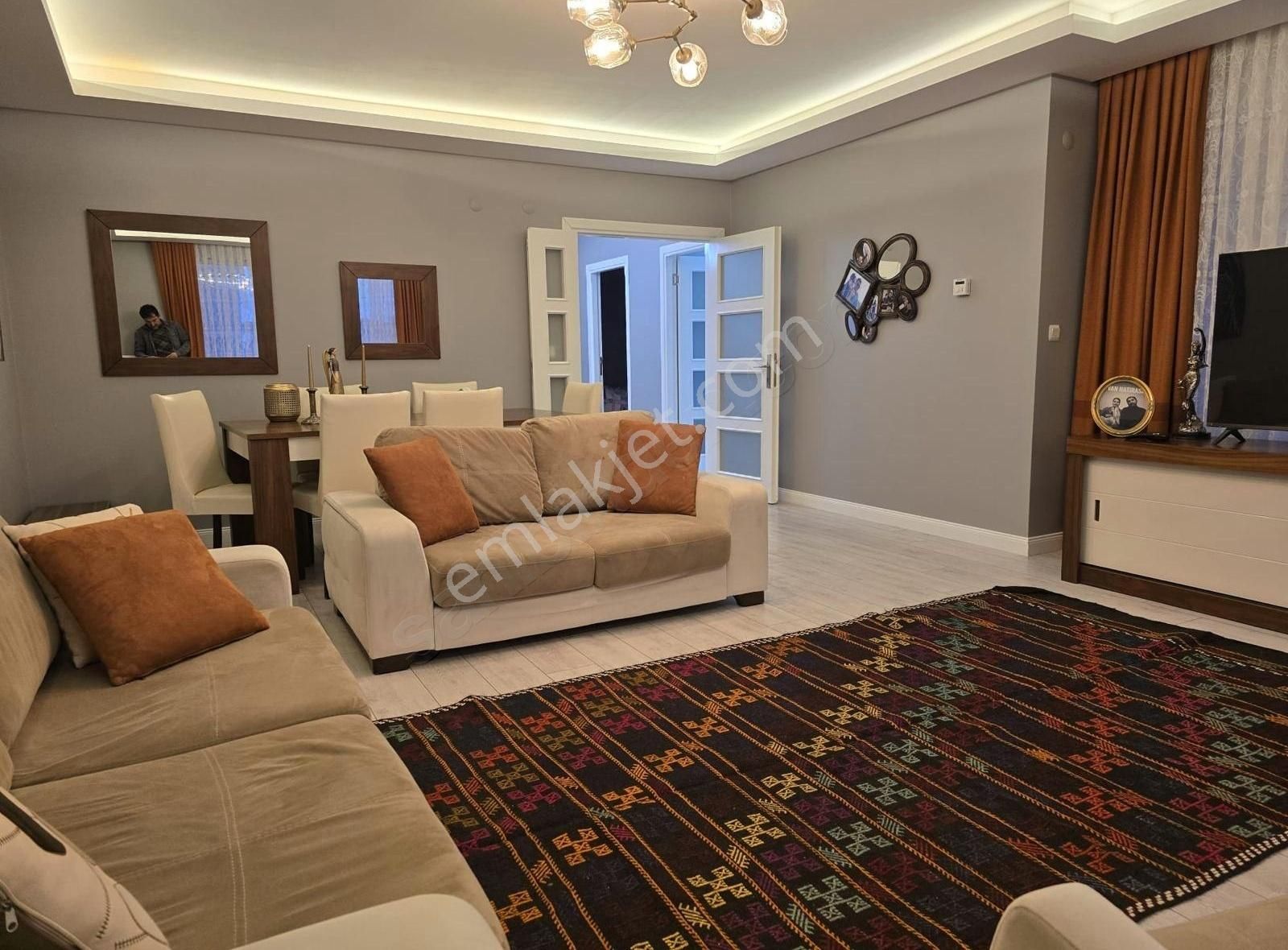**yenimahalle Tramvayın Altında Kilerli Satılık 3+1 Daire**