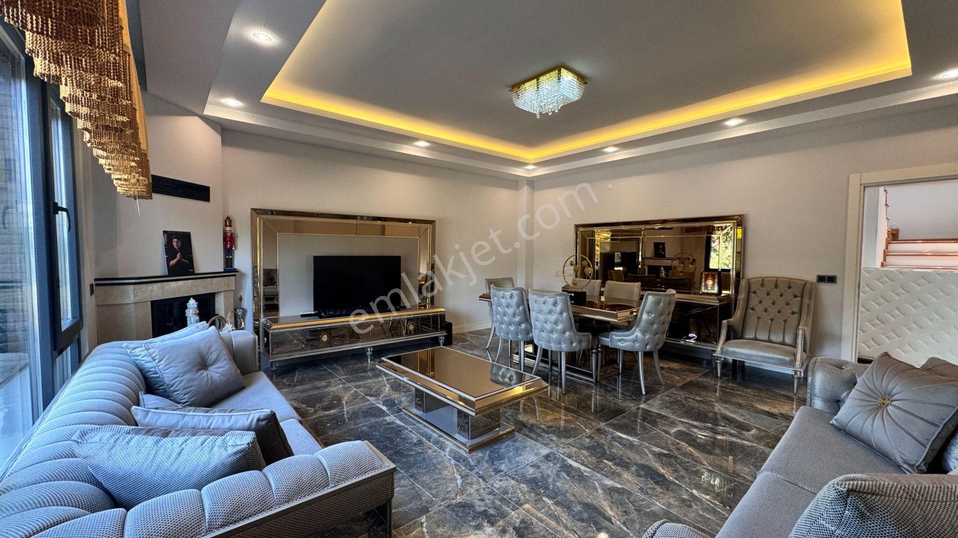Kartepe Kent Meydanı Garden Lıfe Sitesinde Eşyalı Kiralık Villa