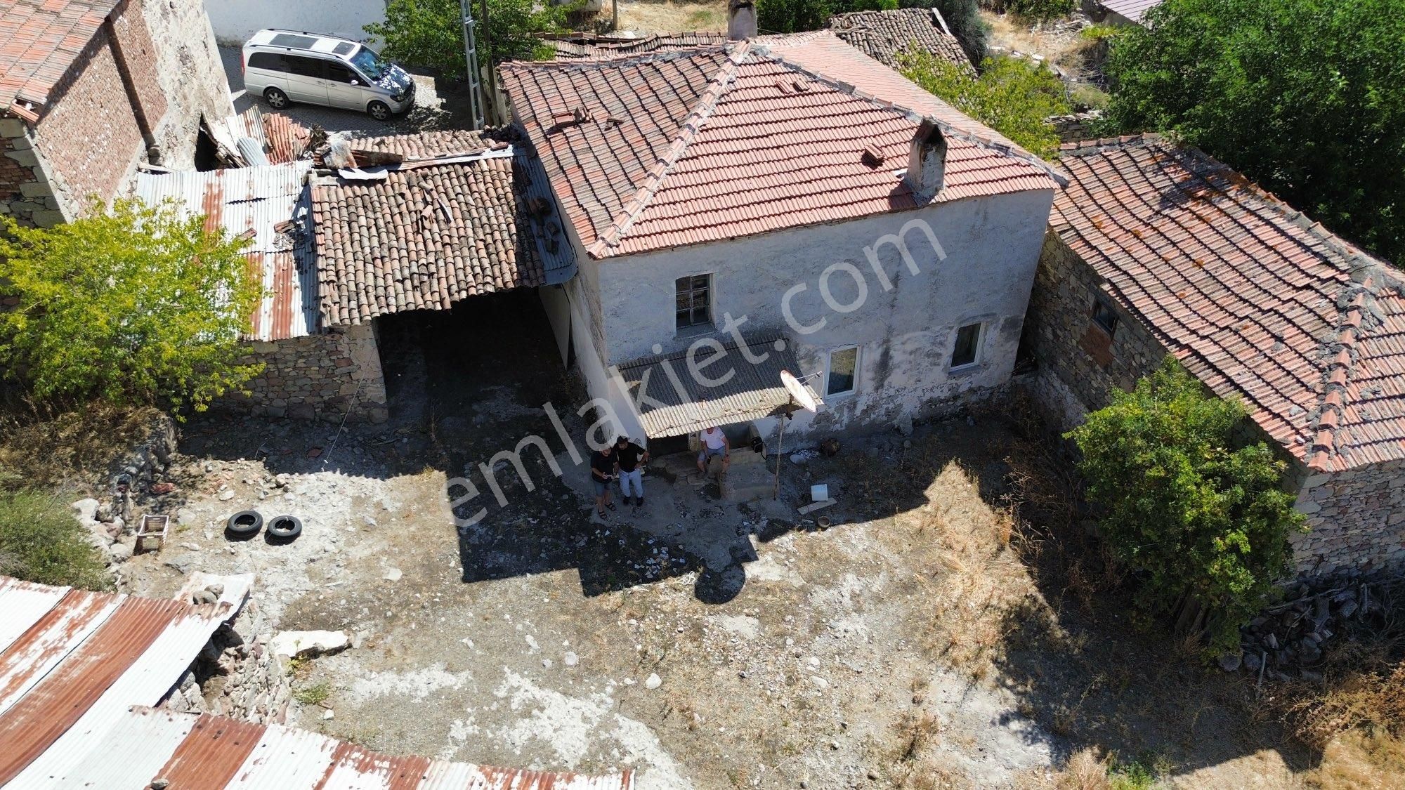 Bergama Ferizler’de Satılık 564 Metrekare 4+1 Dublex Köy Evi