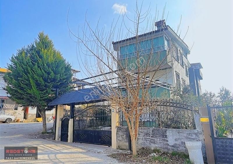 Doğa İle İç İçe Şehrin Hemen Yanında 3 Katlı Bağımsız Villa
