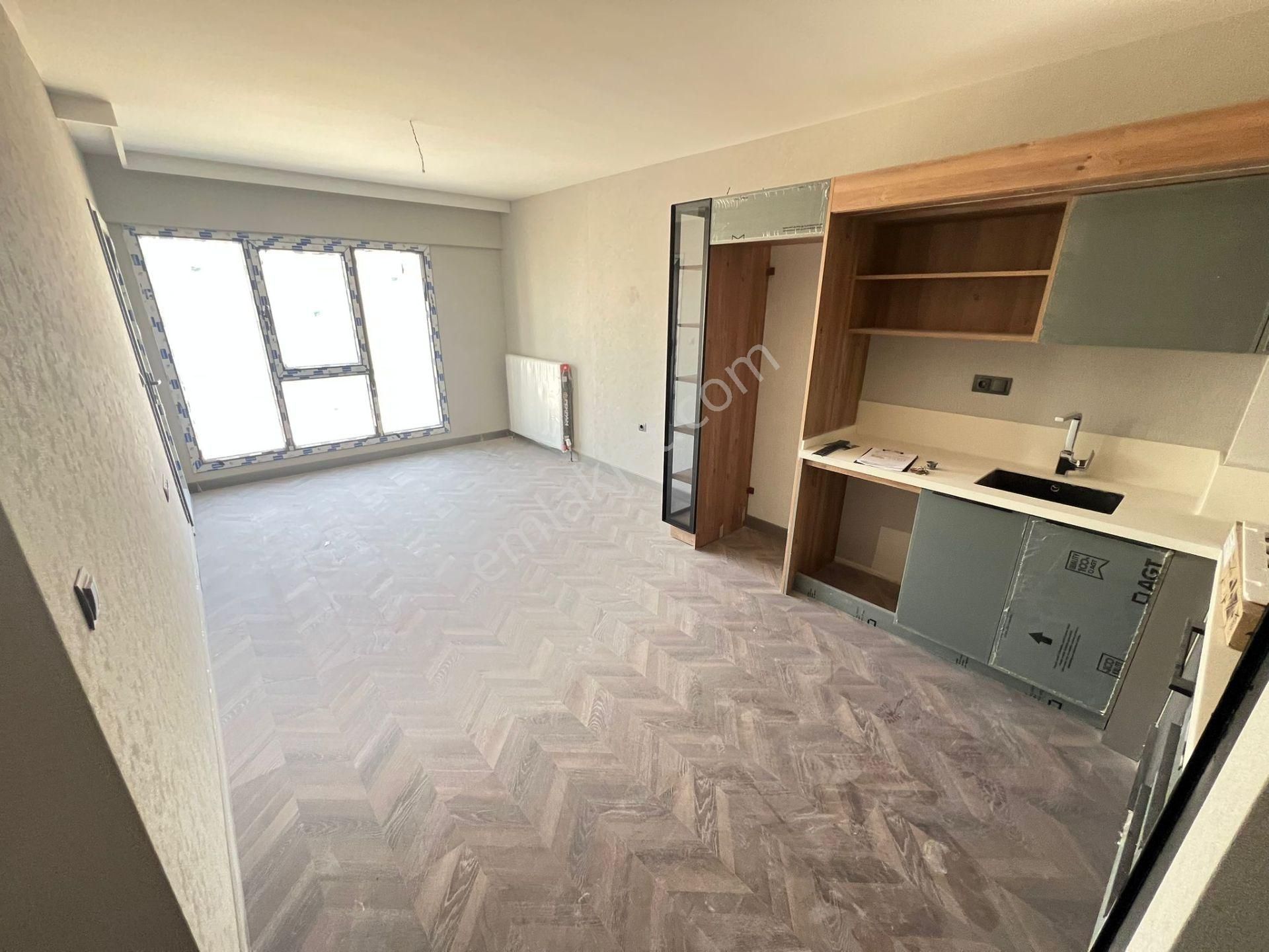 İst. Yolu Metro Dibi Ap İst Port'ta Ful Donatılı Lüx Site'de 1+1 Satılık Daire