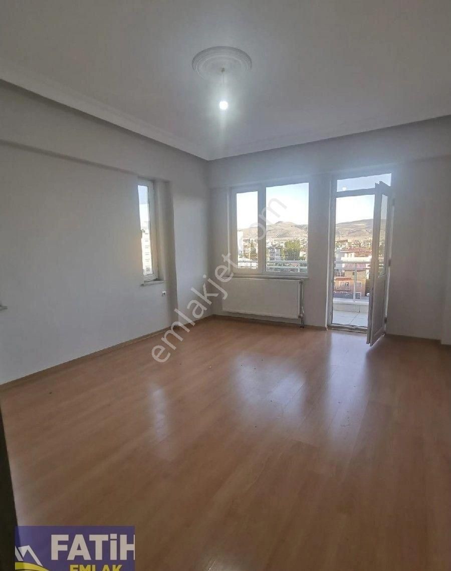 İkinisan Cad Erek Meydanı Mevki Acill Satılık 3+1 Daire