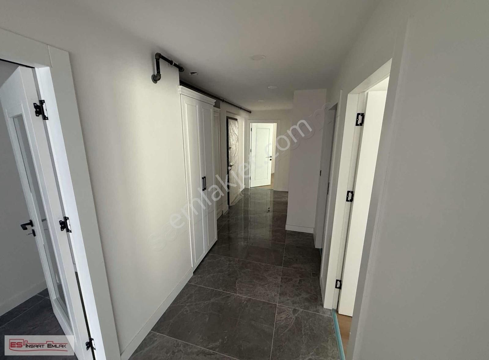 Çengelköy De Ana Cadde Üstünde Emsalsiz Lokasyonda Ultra Lüx 3+1 - Görsel 2