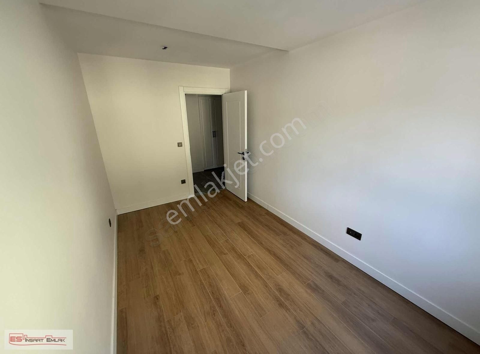 Çengelköy De Ana Cadde Üstünde Emsalsiz Lokasyonda Ultra Lüx 3+1 - Görsel 10