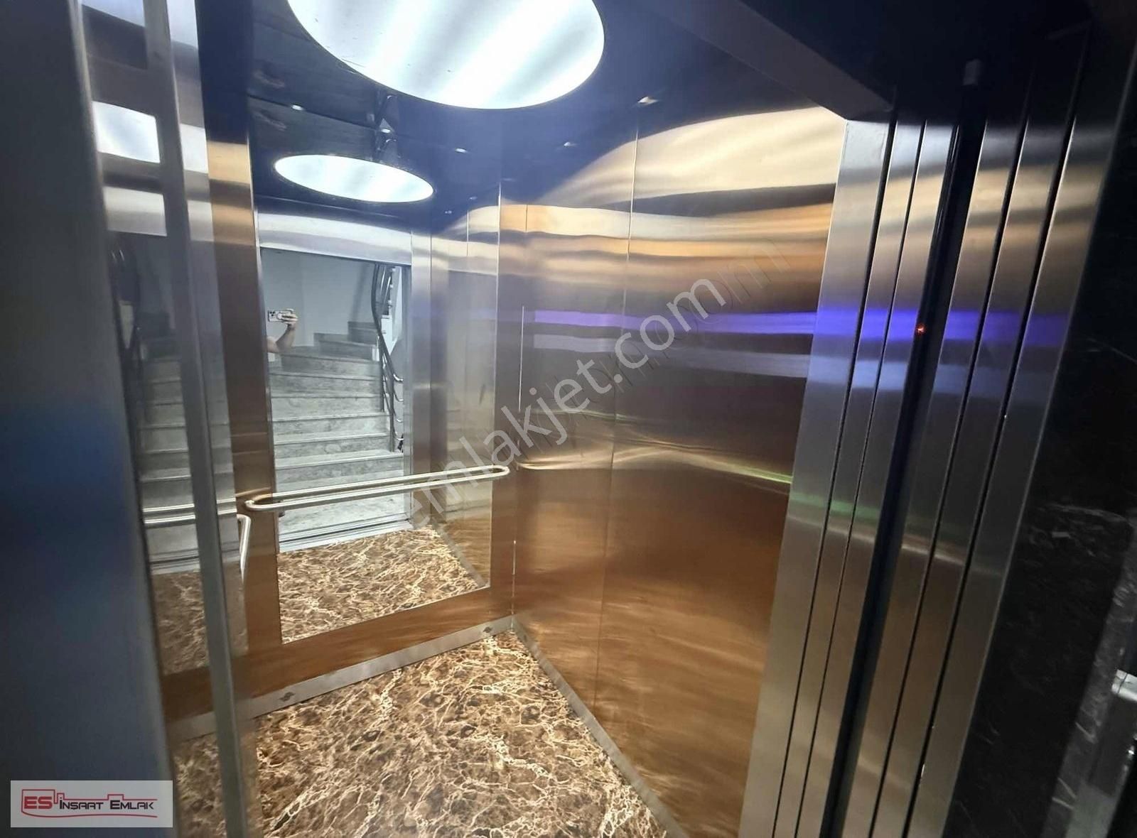 Çengelköy De Ana Cadde Üstünde Emsalsiz Lokasyonda Ultra Lüx 3+1 - Görsel 9