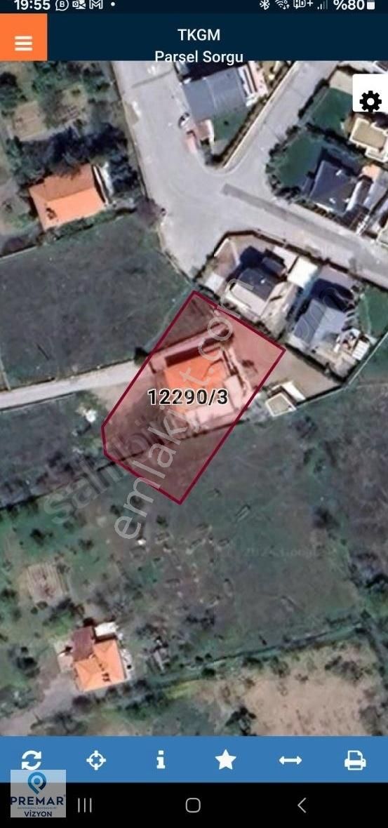 Eğribucakta (müstakil Evli) 2 Veya 3 Villalık Köşe Temiz Parsel.