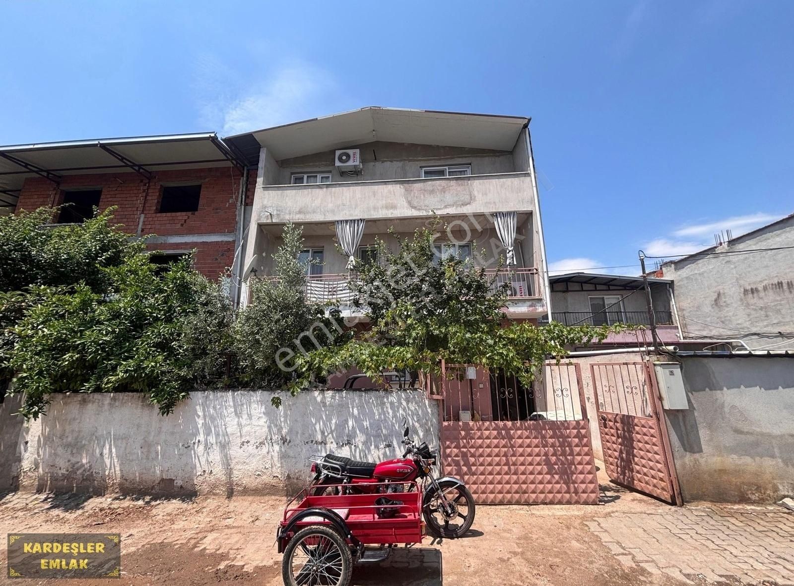 Ahmetlide Satılık 3 Katlı Müstakil Daire