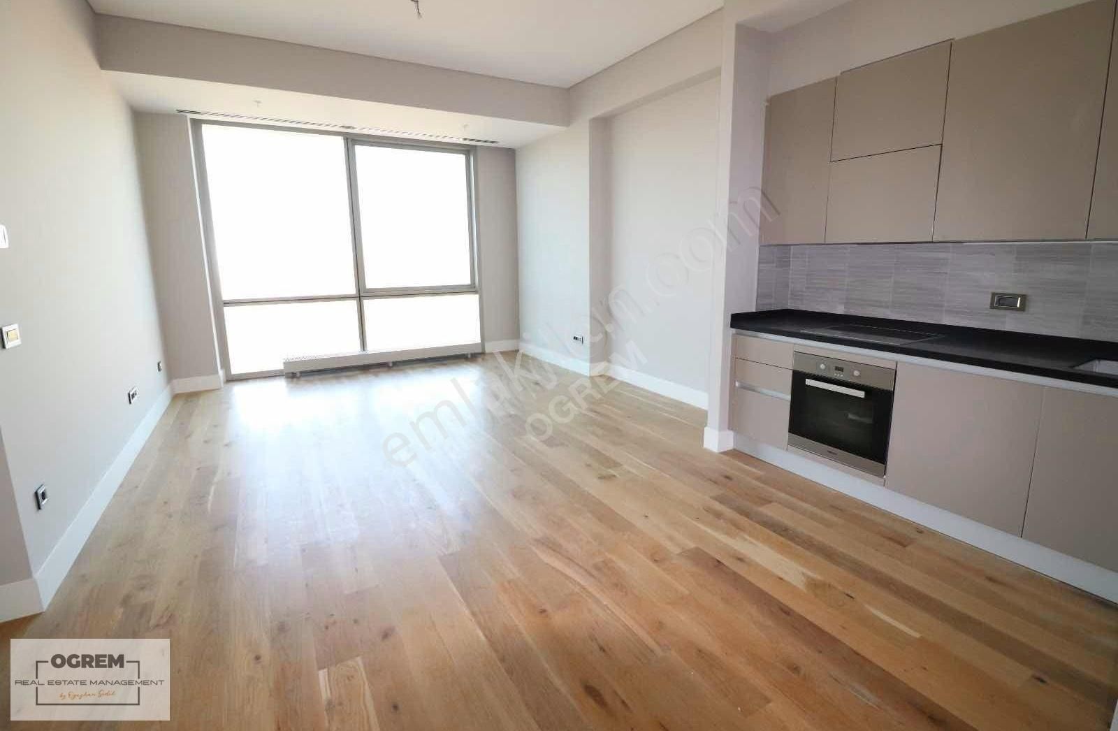 Metropol İstanbul A Blok Yüksek Kat 2+1 Boş Kiracısız Daire