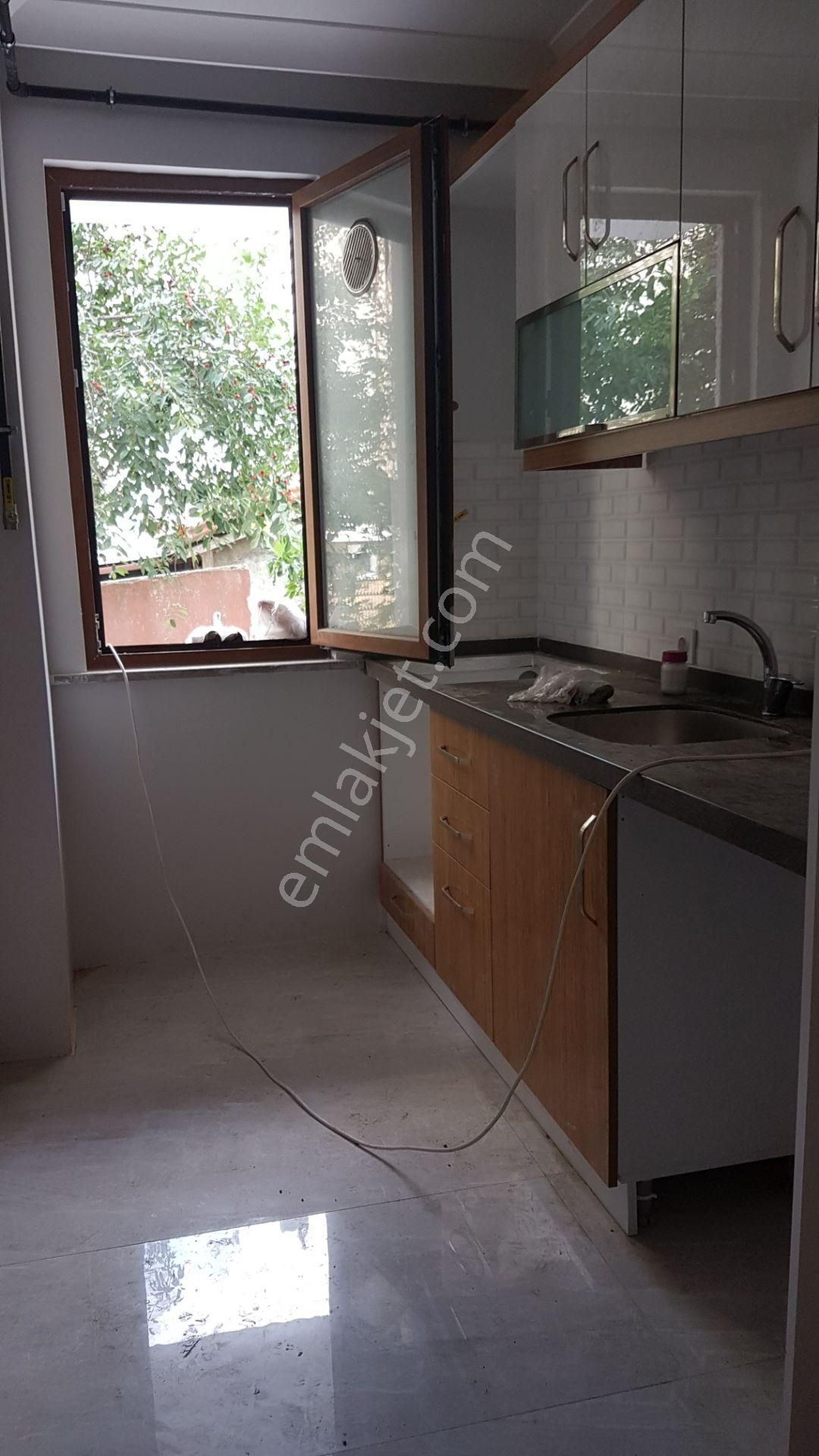 Ümraniye Madenler De Süper Konumlu Arakat Satılık Daire 2+1 Akkaya Dan