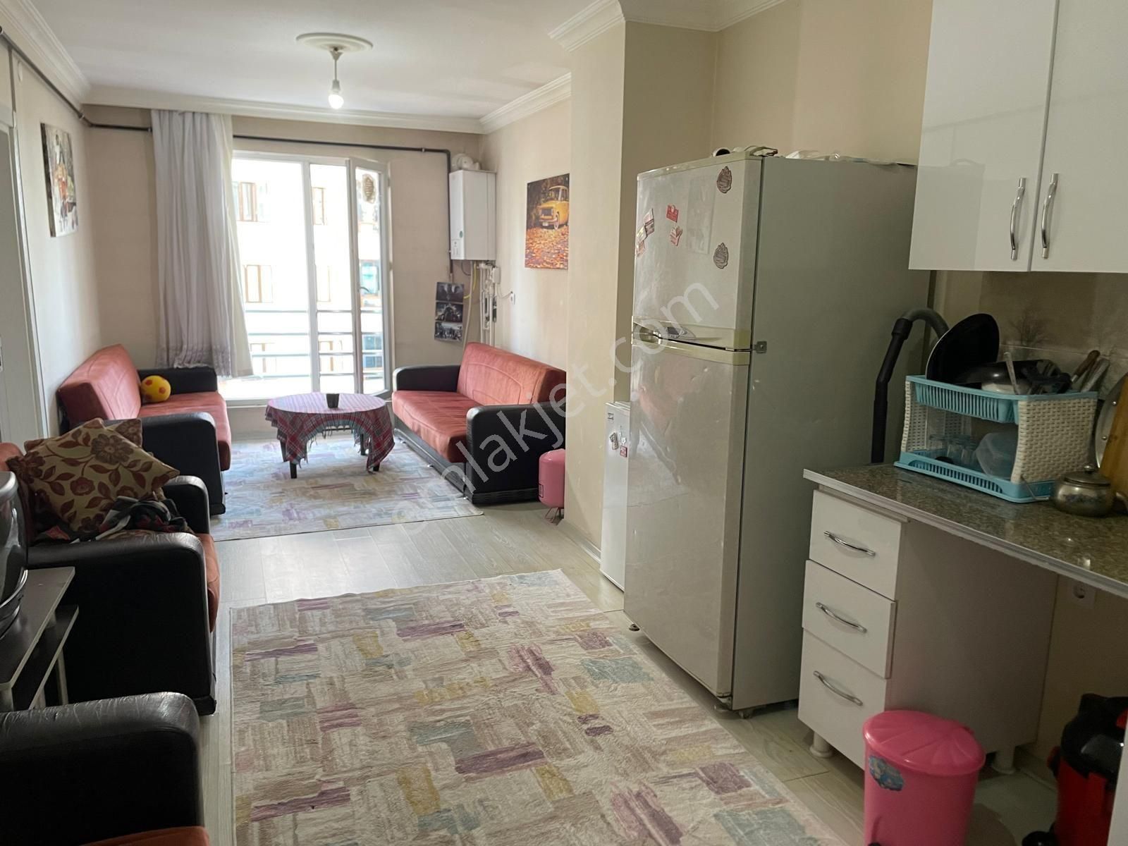 Merkezi Konum Balkonlu Arakat 1+1