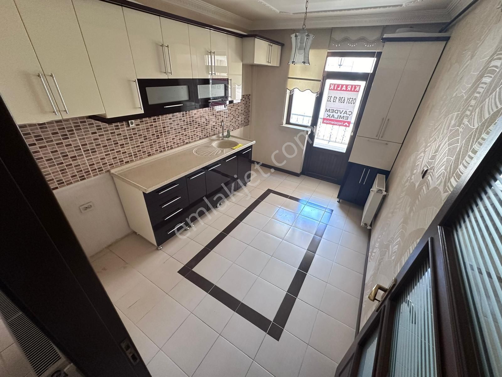 Keçiören Uyanış Aşıkpaşa Caddede 2.orta Katta 3+1 Asansörlü Kiralık Daire