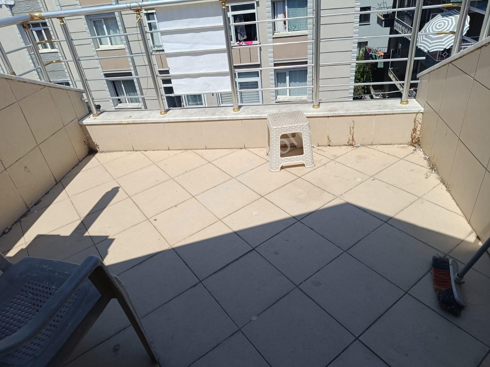 Avcılar Üniversite Mahallesi 1+1 Çatıkatı Kiralık Daire