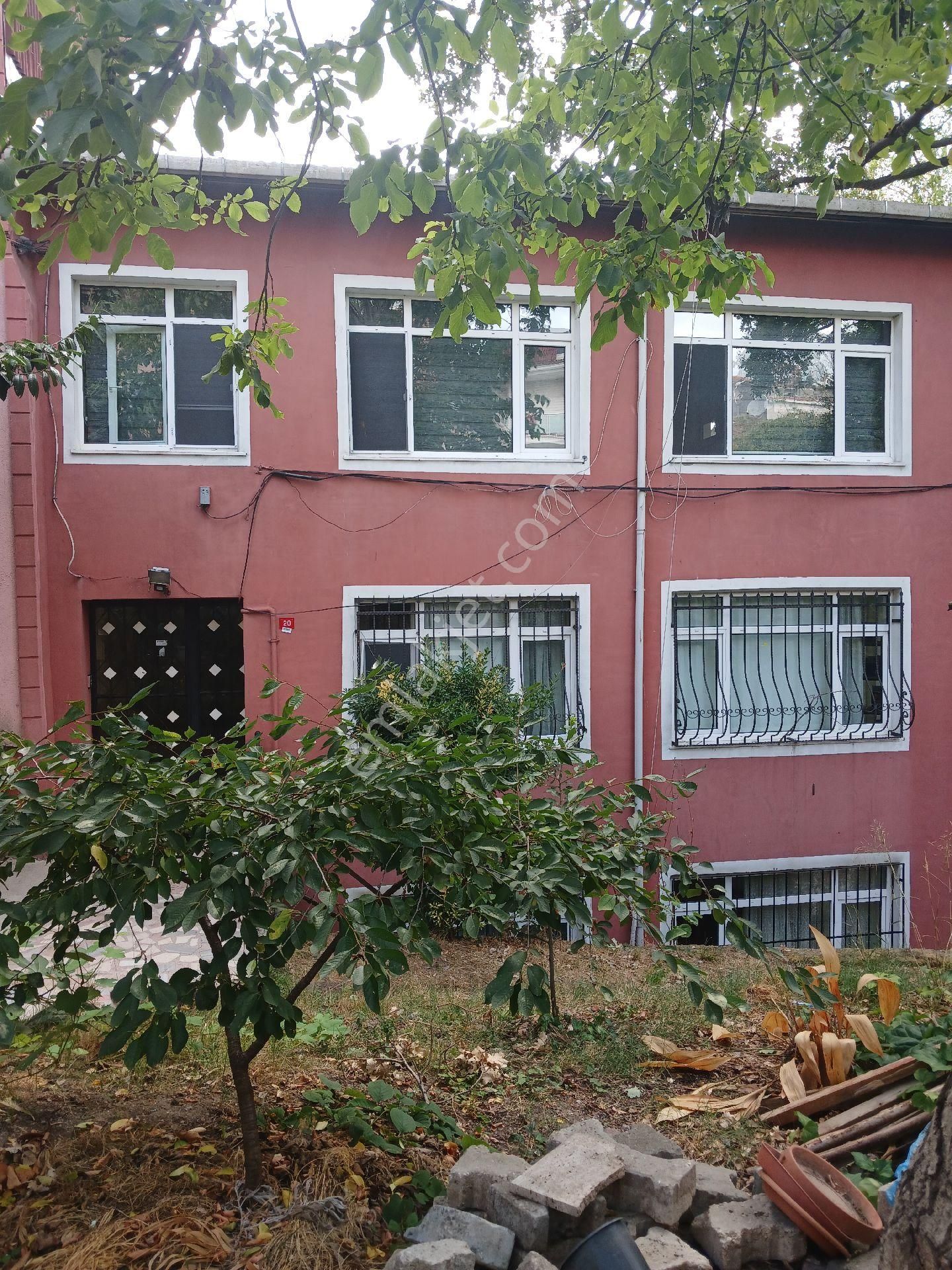 Sarıyer Merkezde 3 Daireli Satılık Bina.