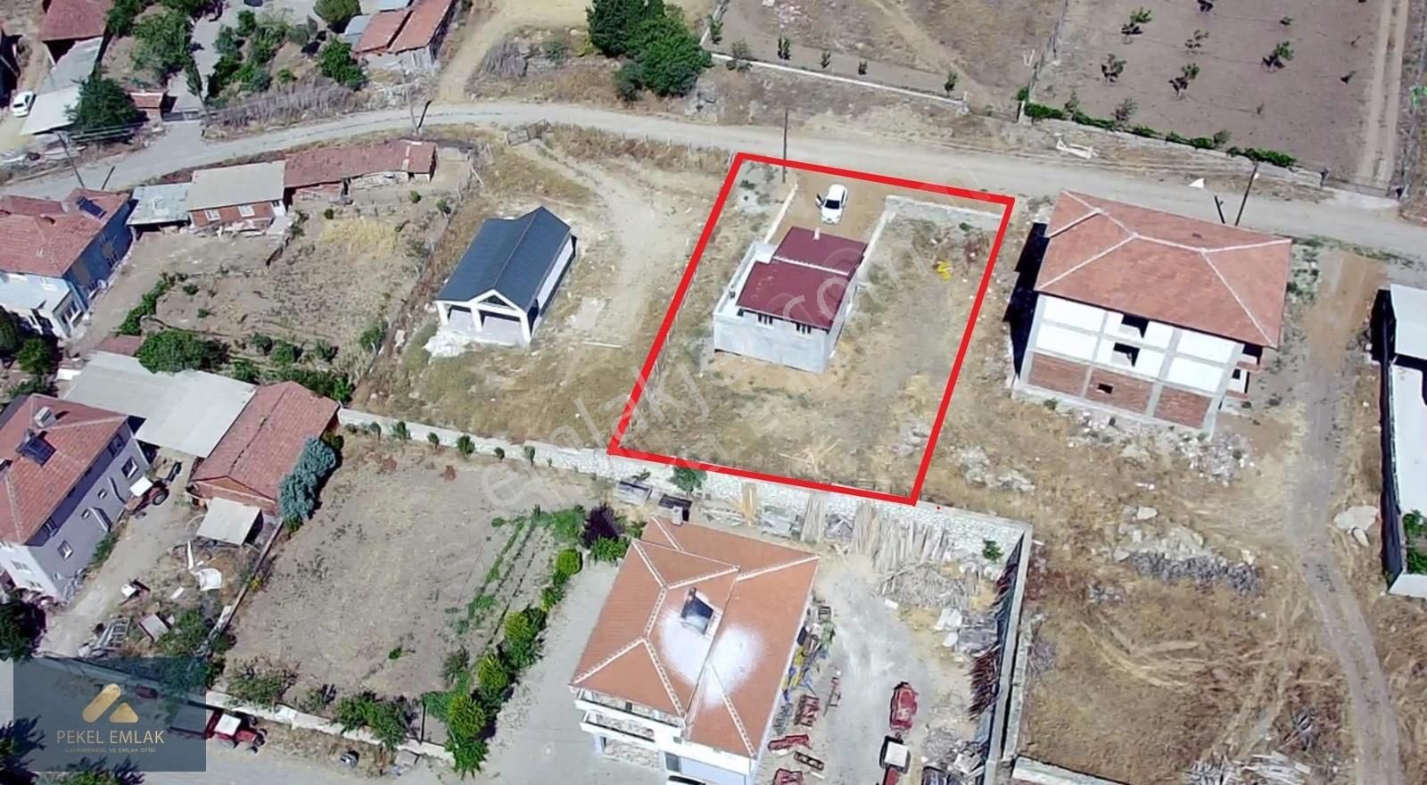 Pekel Emlak'tan Bigadiç Emirler Mah. Satılık Bahçeli Müstakil Ev
