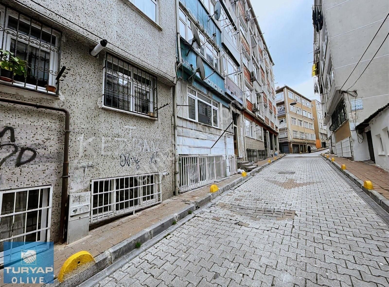 Fatih Hırkai Şerifte Ara Kat Kiralık Daire