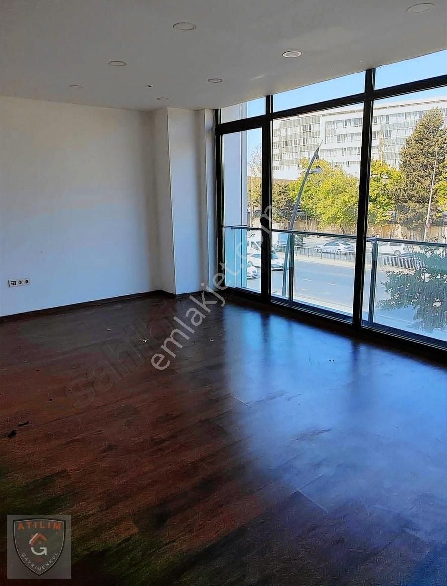 Centro Beylikdüzü 'nde Bulvar Cepheli Ofis