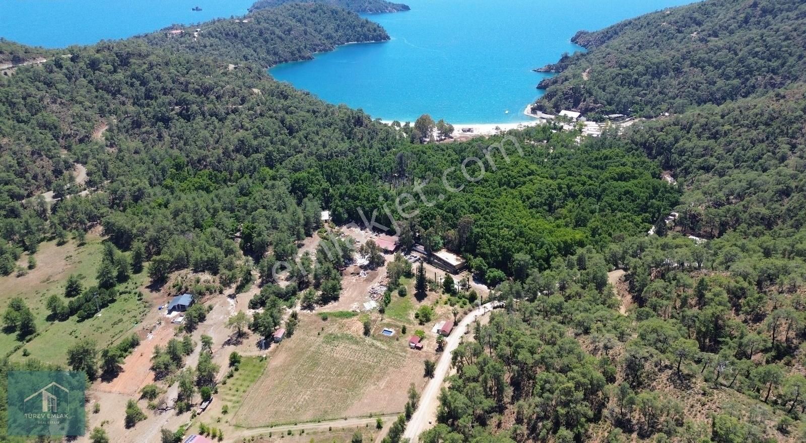 Türev Emlaktan Günlüklü Koyunda Satılık Arazi