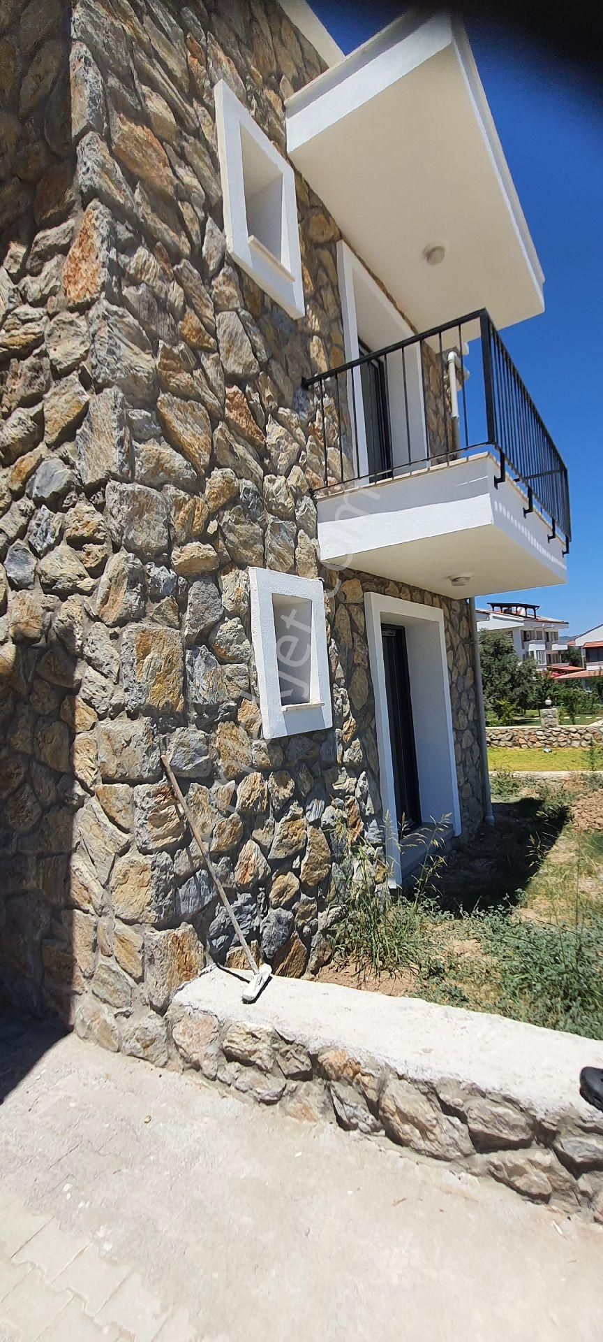 Datça İskele Mahallesinde Satılık Geniş Bahçeli Daire