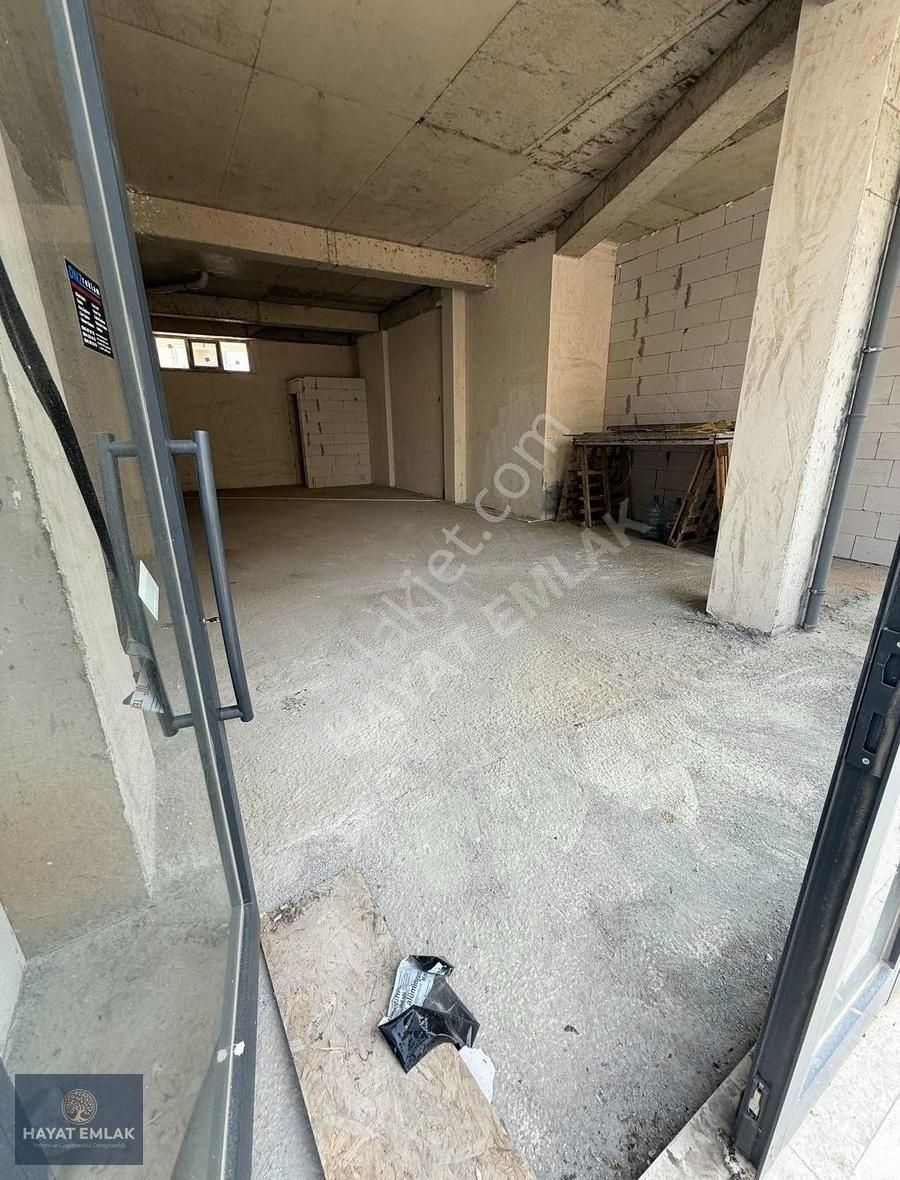 Hızır Reis Caddesinde Kiralık Dükkan
