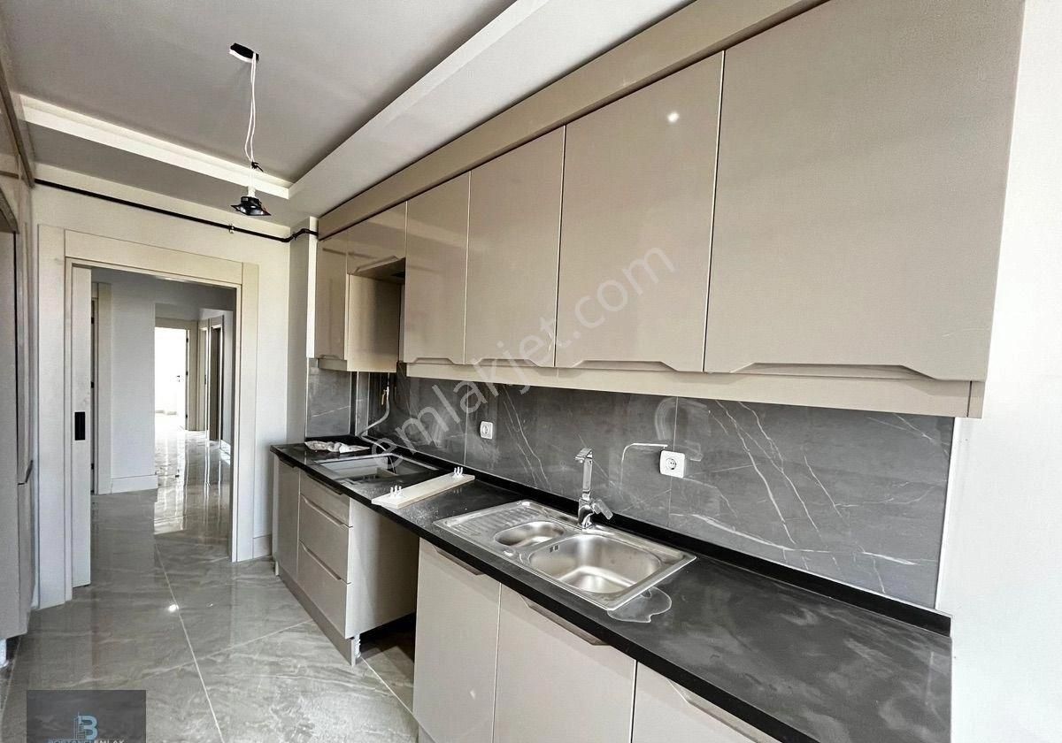 Yeni Mah. Tekir Cad. Anayola Sıfır Satılık 4+1 Daireler