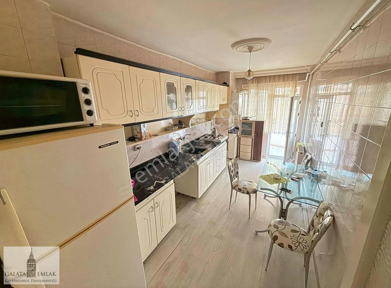 Paşaköşkü Ana Cadde De Satılık Arakat Daire