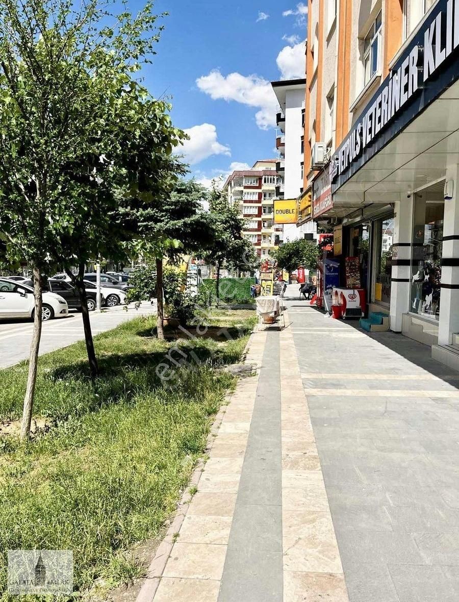Paşaköşkü Ana Cadde Üzerinde Satılık Daire