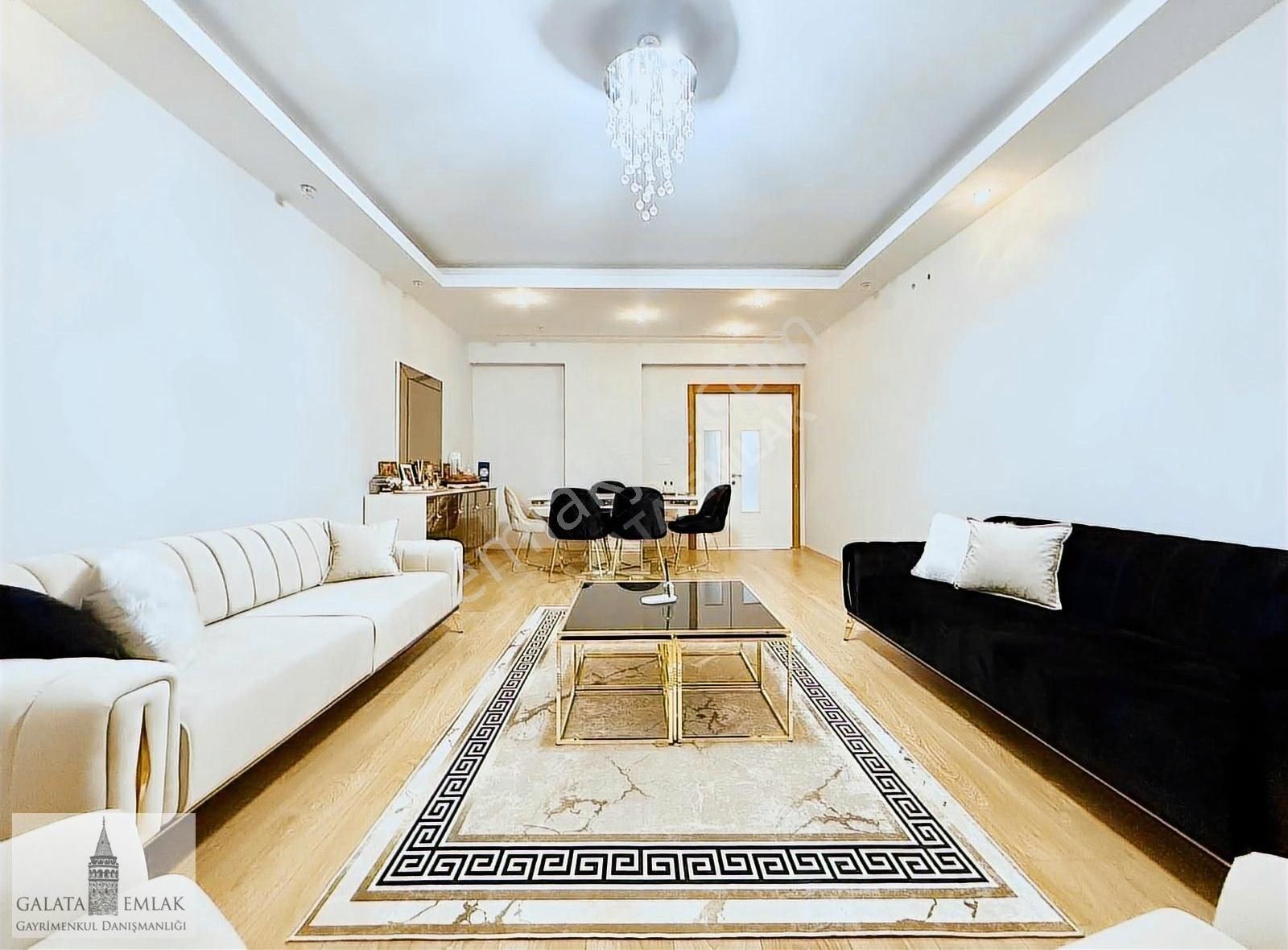 Galatadan Cemal Gürselde Site İçi Satılık Daire