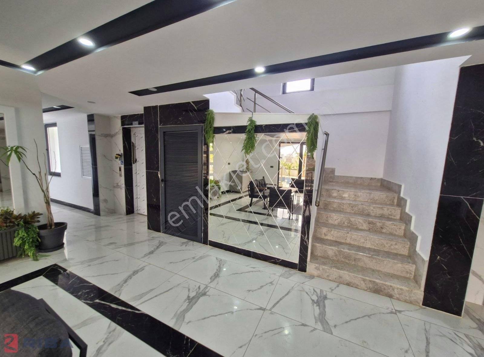 Sibel Oskanbaş`tan Geniş,iskanlı 30 `luk Caddede Daire - Görsel 4