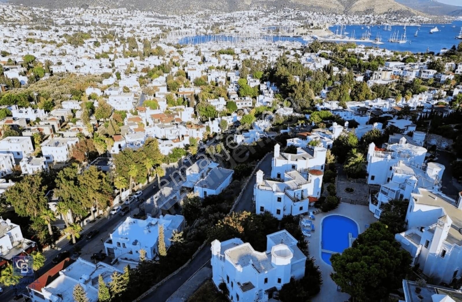 Bodrum Marina'ya Yakın Ahmet Köylü Sitesi'nde Satılık 6+2 Villa