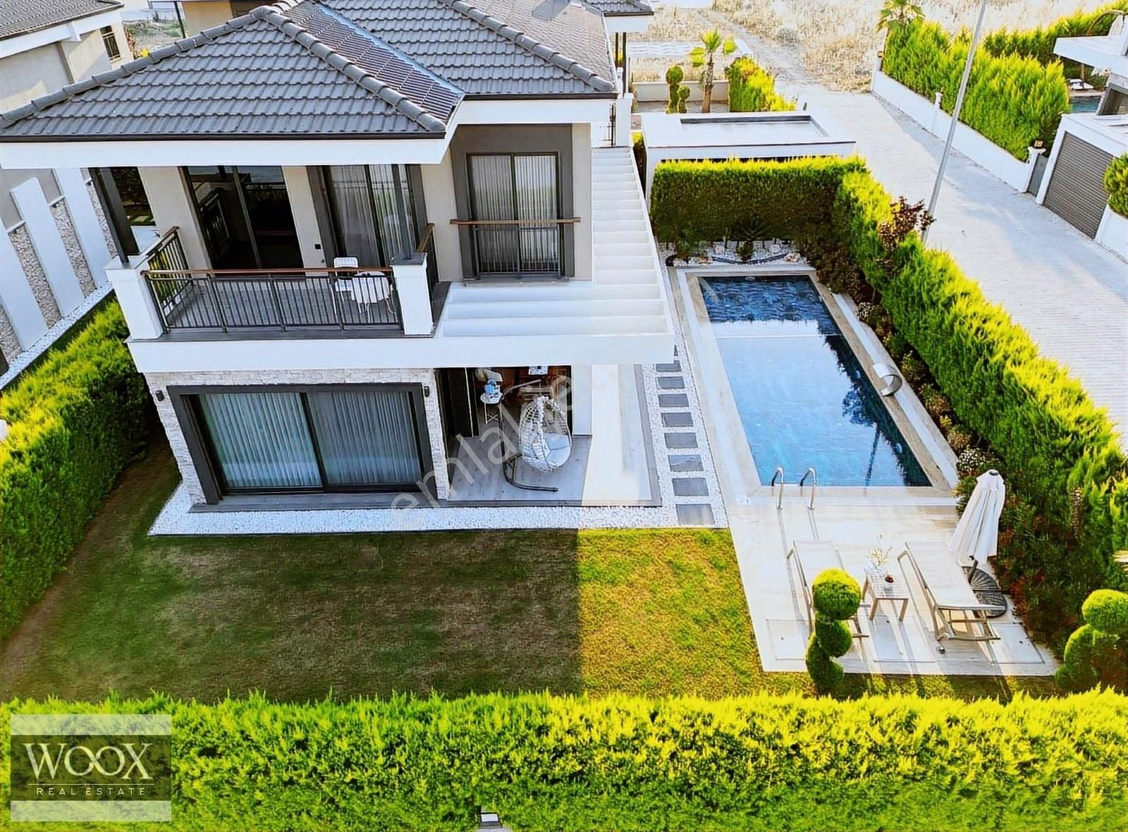 Denize 700 Metre Mesafede 4+1 Lüks Villa