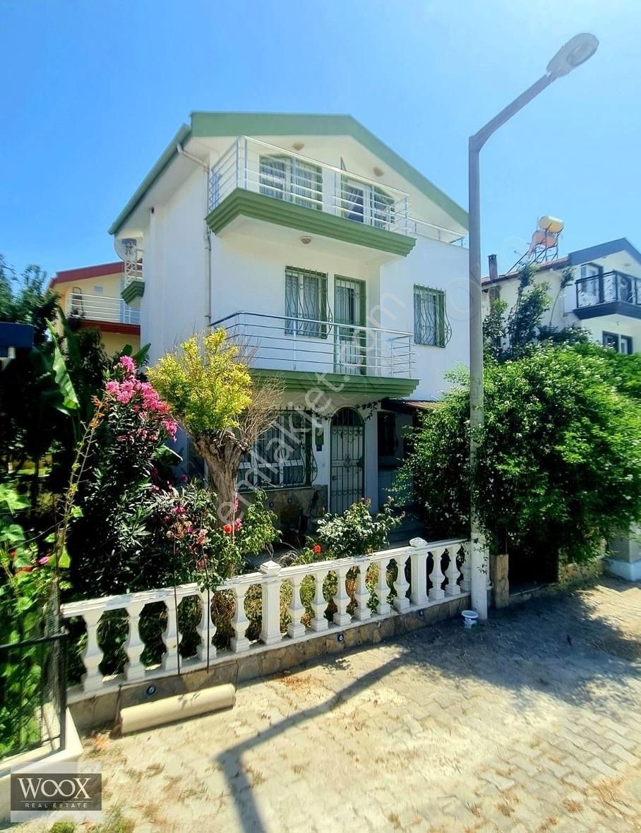 Davutlar Sahil Sitelerinde Denize 300 M Uzakta Satılık 4+1 Villa