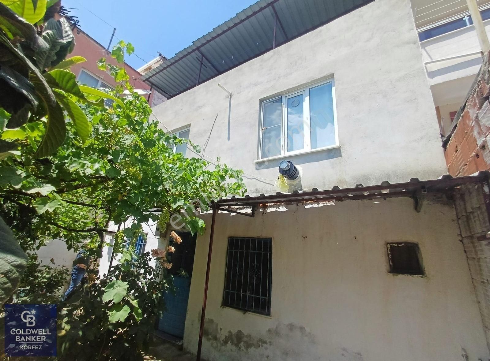 Balıkesir Edremit Kadıköyde Arsa Fiyatına 3 Katlı Ev