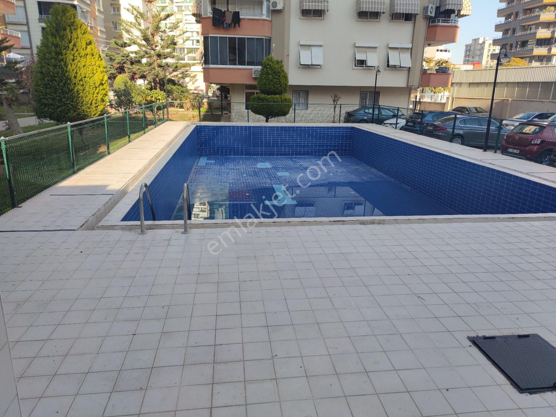 Merkez Mah Havuzlu Site İçerisinde 3+1