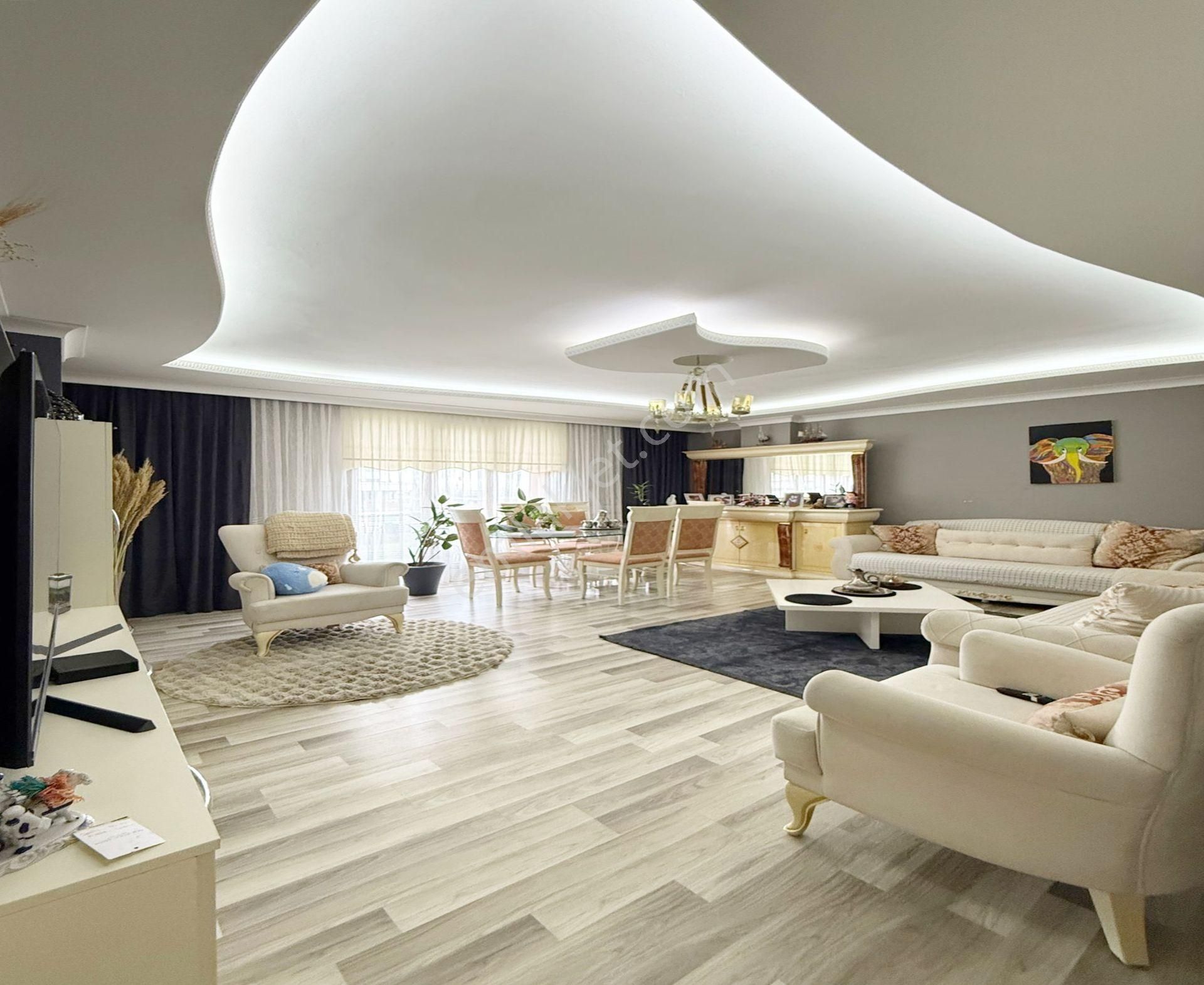 Bahçeşehir Lokasyonunda Geniş 3+1 Satılık Daire