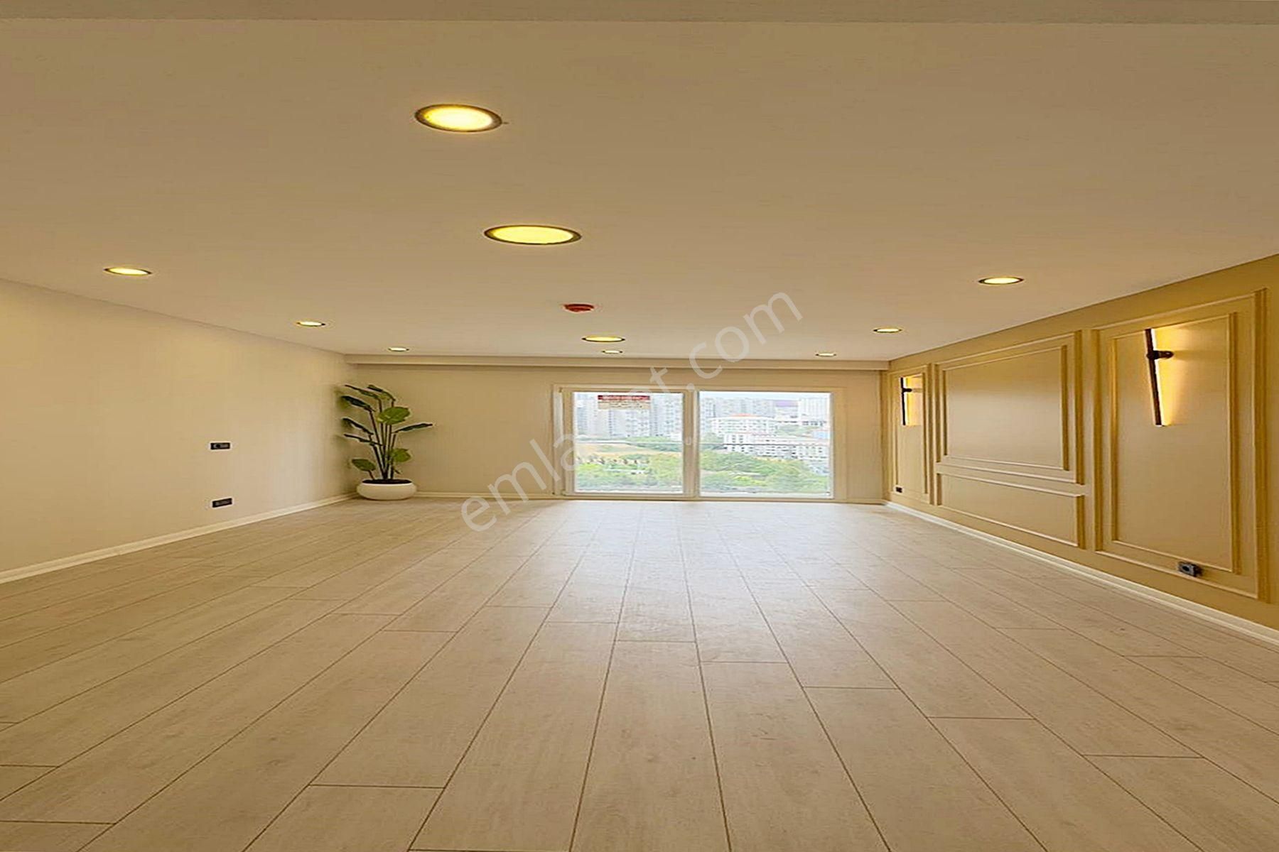 Lüks Site İçerisinde Otoparklı Geniş Ve Kullanışlı Satılık 1+1